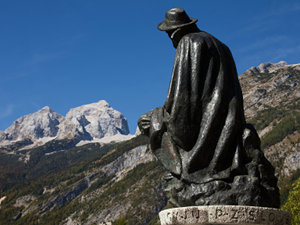 Scultura raffigurante Julius Kugy